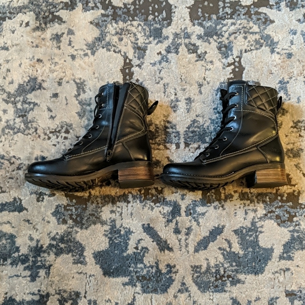 Taos Factor boots in black